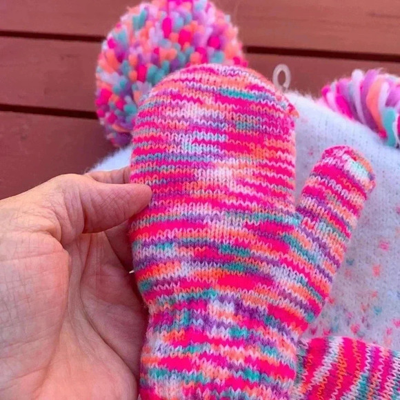 The Children’s Place NWT warm  winter hat and mitt set. - Picture 5 of 6